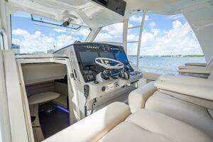 2016 Boston Whaler thumbnail 116