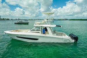 42FT (12.8M) BOSTON WHALER