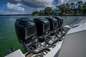 2016 Boston Whaler thumbnail 105