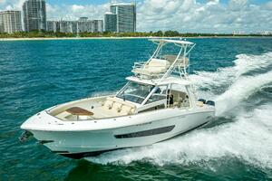42FT (12.8M) BOSTON WHALER