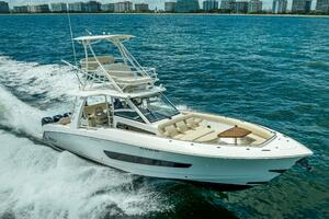 42FT (12.8M) BOSTON WHALER