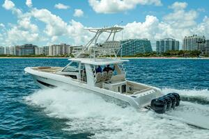 42FT (12.8M) BOSTON WHALER