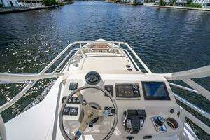 2016 Boston Whaler thumbnail 100