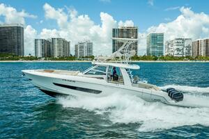 42FT (12.8M) BOSTON WHALER