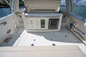 2016 Boston Whaler thumbnail 108