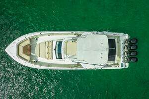 2016 Boston Whaler thumbnail 2