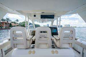 2016 Boston Whaler thumbnail 115