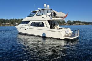 56FT (17.07M) CARVER Worth Avenue Yachts