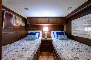 1987 Hatteras 63 Motor Yacht thumbnail 38