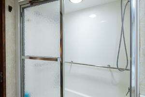 1987 Hatteras 63 Motor Yacht thumbnail 33