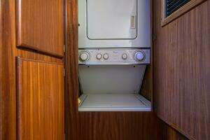 1987 Hatteras 63 Motor Yacht thumbnail 42