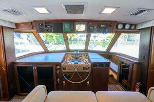 1987 Hatteras 63 Motor Yacht thumbnail 18