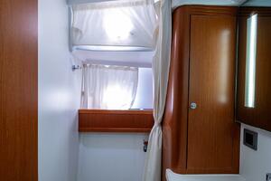 Beneteau 44 Southern Trawl - Guest Head, Sink and Head