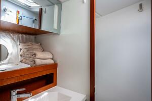 Beneteau 44 Southern Trawl - Master Head, Sink