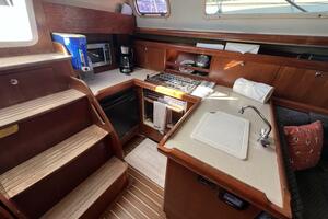 Nowhere Boat 33ft Hunter Yacht For Sale
