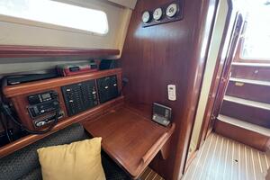 Nowhere Boat 33ft Hunter Yacht For Sale