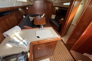 Nowhere Boat 33ft Hunter Yacht For Sale