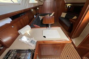 Nowhere Boat 33ft Hunter Yacht For Sale