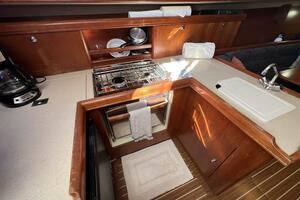 Nowhere Boat 33ft Hunter Yacht For Sale