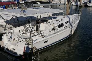 Nowhere Boat 33ft Hunter Yacht For Sale