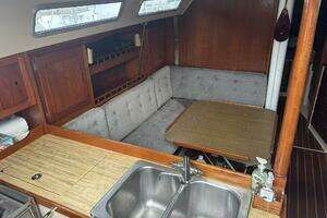 1985 Catalina 36 Tall Rig thumbnail 38