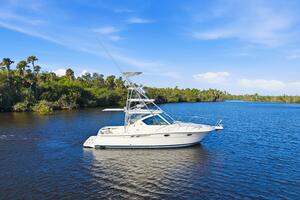 2011 Tiara Yachts 3100 Open thumbnail 1