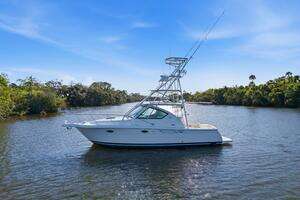 2011 Tiara Yachts 3100 Open thumbnail 5