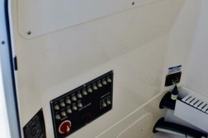 23ft Boston Whaler Yacht For Sale