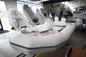 2026 Zodiac Yachtline 400 DL NEO