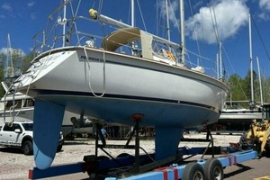 33ft Pearson Yacht For Sale