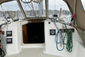 33ft Pearson Yacht For Sale