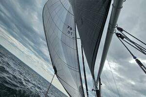 33ft J Boats Yacht For Sale