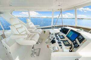 2007 Hampton 558 Pilothouse thumbnail 5