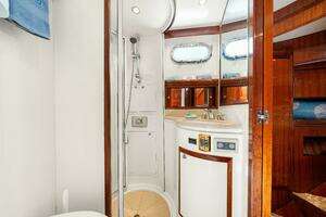 2007 Hampton 558 Pilothouse thumbnail 17