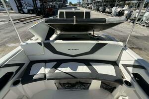 2015 Larson LX 225S IO thumbnail 22