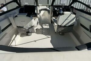 2015 Larson LX 225S IO thumbnail 12