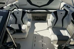 2015 Larson LX 225S IO thumbnail 13