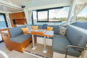 2025 Beneteau thumbnail 30