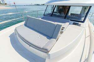 2025 Beneteau thumbnail 37