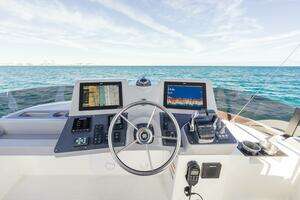 2025 Beneteau thumbnail 5