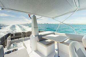 2025 Beneteau thumbnail 9