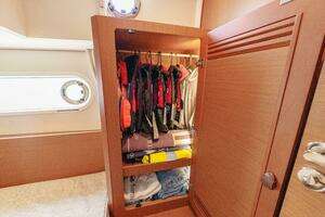 2025 Beneteau thumbnail 22
