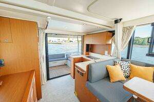 2025 Beneteau thumbnail 32