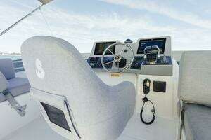 2025 Beneteau thumbnail 10
