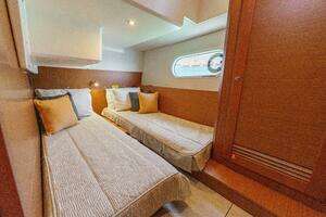 2025 Beneteau thumbnail 21