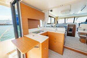 2025 Beneteau thumbnail 36