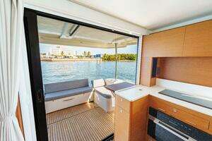 2025 Beneteau thumbnail 34
