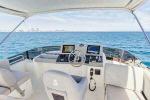 2025 Beneteau thumbnail 6
