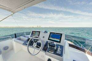 2025 Beneteau thumbnail 8