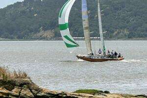 2007 Schooner thumbnail 3